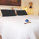 C'est Maison Bleue - A Blue In فندق مبيت وإفطار 3*