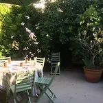 C'est Maison Bleue - A Blue In بوردو