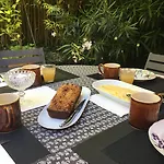 فندق مبيت وإفطار C'est Maison Bleue - A Blue In