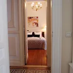 C'est Maison Bleue - A Blue In 3*