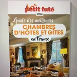 فندق مبيت وإفطار C'est Maison Bleue - A Blue In 3*
