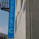 C'est Maison Bleue - A Blue In