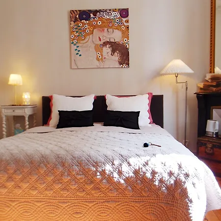 C'est Maison Bleue - A Blue In לינה וארוחת בוקר