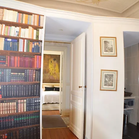 C'est Maison Bleue - A Blue In 3* Bordeaux