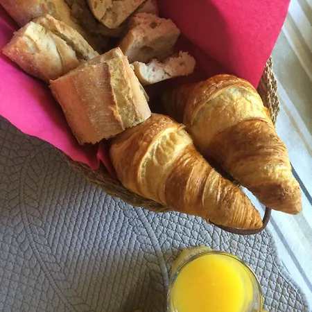 C'est Maison Bleue - A Blue In 3*