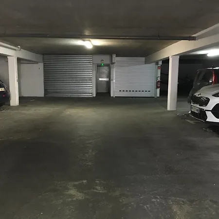 C'est Maison Bleue - A Blue In Bordéus