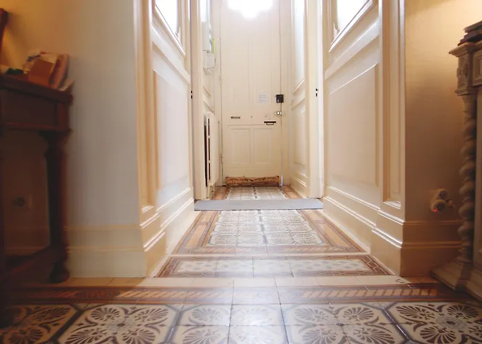 C'est Maison Bleue - A Blue In Bed & Breakfast Bordeaux