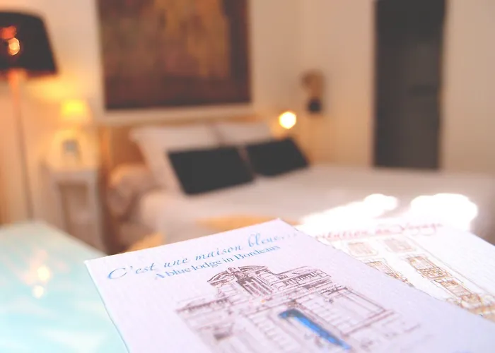 Couette-café C'est Maison Bleue - A Blue In 3*