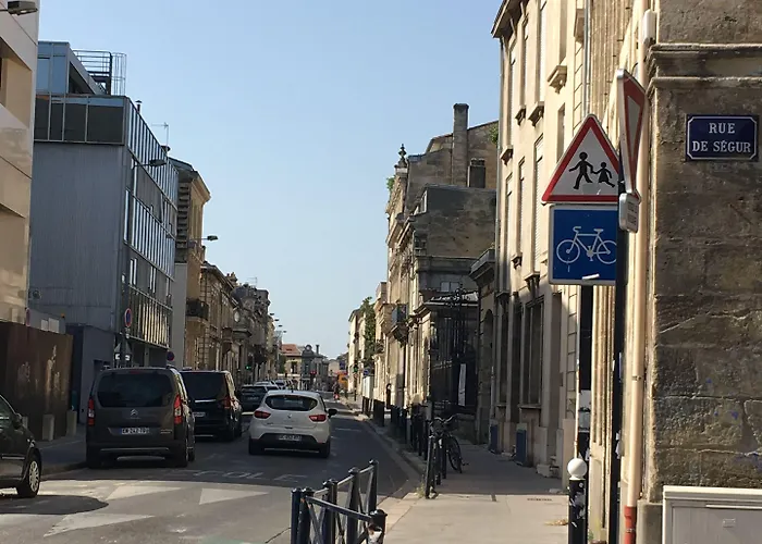 C'est Maison Bleue - A Blue In 3* Bordeaux