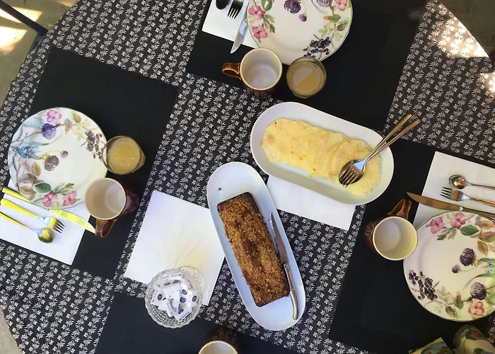 C'est Maison Bleue - A Blue In Bed & Breakfast