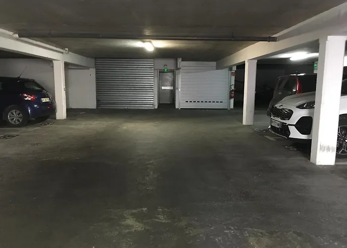 C'est Maison Bleue - A Blue In Bordéus