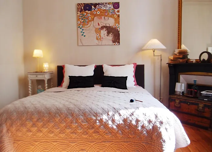 Couette-café C'est Maison Bleue - A Blue In 3*