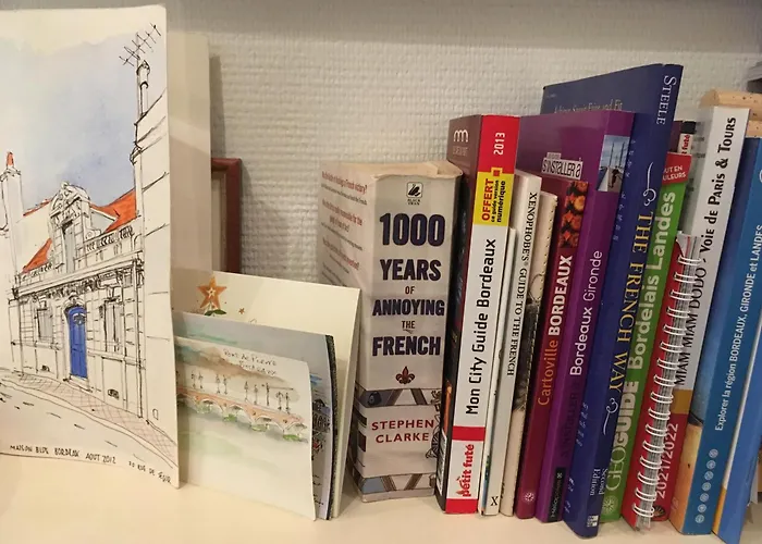 C'est Maison Bleue - A Blue In Bordéus