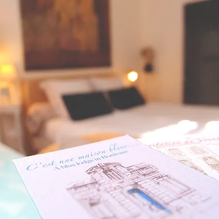 Couette-café C'est Maison Bleue - A Blue In 3*