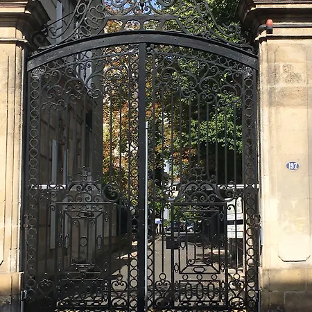 C'est Maison Bleue - A Blue In Frühstückspension Bordeaux