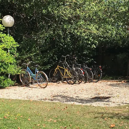 C'est Maison Bleue - A Blue In 3*