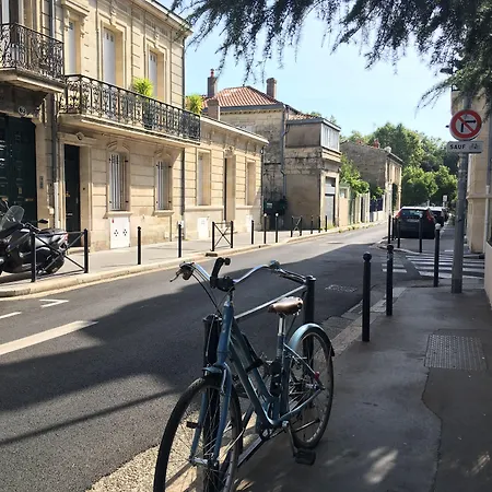 Couette-café C'est Maison Bleue - A Blue In Bordeaux
