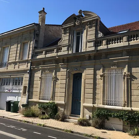 Couette-café C'est Maison Bleue - A Blue In 3*