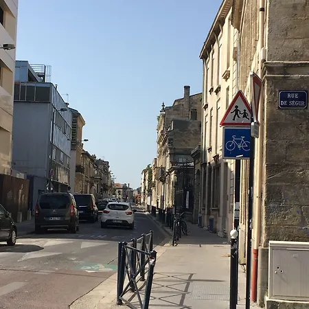 C'est Maison Bleue - A Blue In 3* Bordeaux