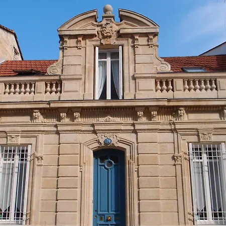 C'est Maison Bleue - A Blue In Bordeaux