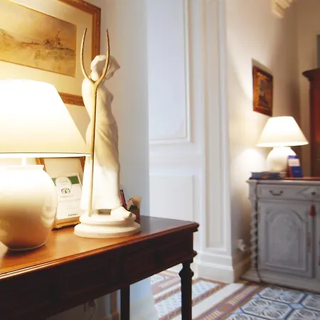 Frühstückspension C'est Maison Bleue - A Blue In Bordeaux