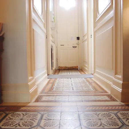 C'est Maison Bleue - A Blue In Frühstückspension 3*