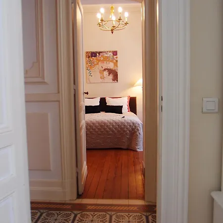 C'est Maison Bleue - A Blue In 3*