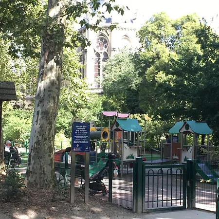 C'est Maison Bleue - A Blue In Frühstückspension 3*