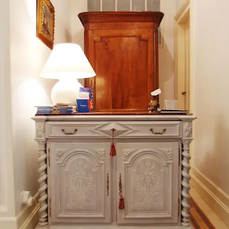 C'est Maison Bleue - A Blue In