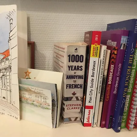 C'est Maison Bleue - A Blue In Bordeaux