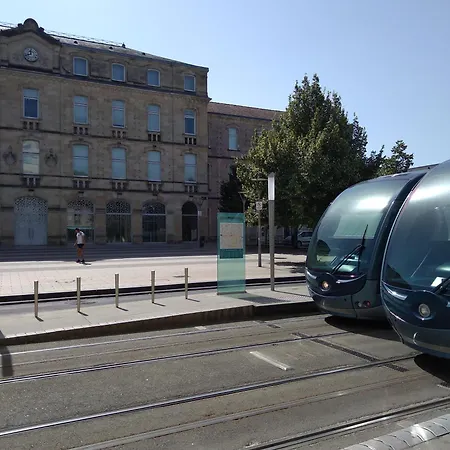 C'est Maison Bleue - A Blue In Bordeaux