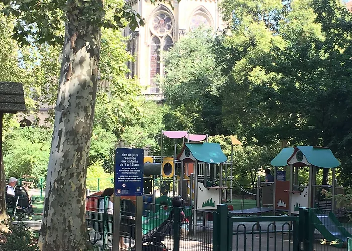 Frühstückspension C'est Maison Bleue - A Blue In Bordeaux