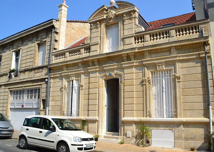 C'est Maison Bleue - A Blue In Frühstückspension 3*