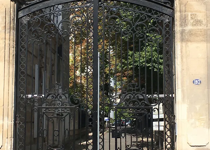 C'est Maison Bleue - A Blue In Frühstückspension Bordeaux