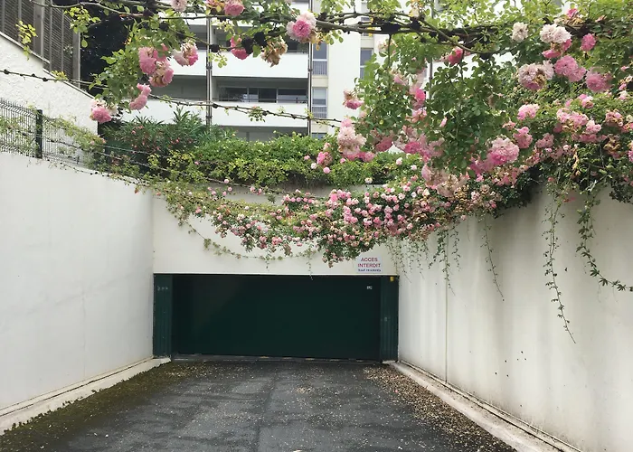 Frühstückspension C'est Maison Bleue - A Blue In Bordeaux