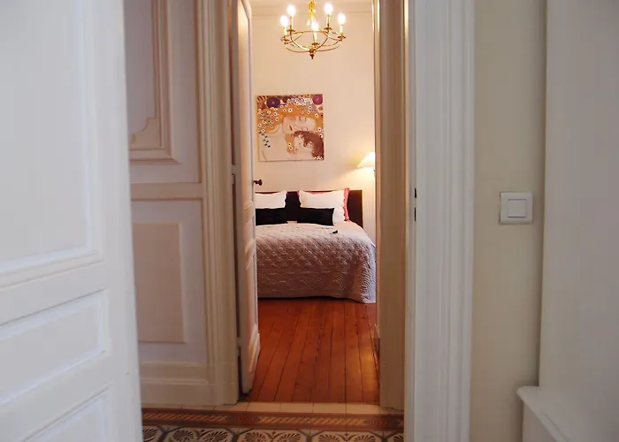 C'est Maison Bleue - A Blue In 3* Bordeaux