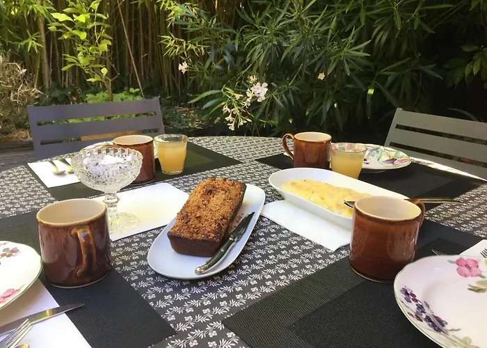 C'est Maison Bleue - A Blue In 3*